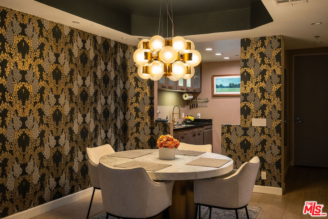 585 N Rossmore Ave Unit: 407