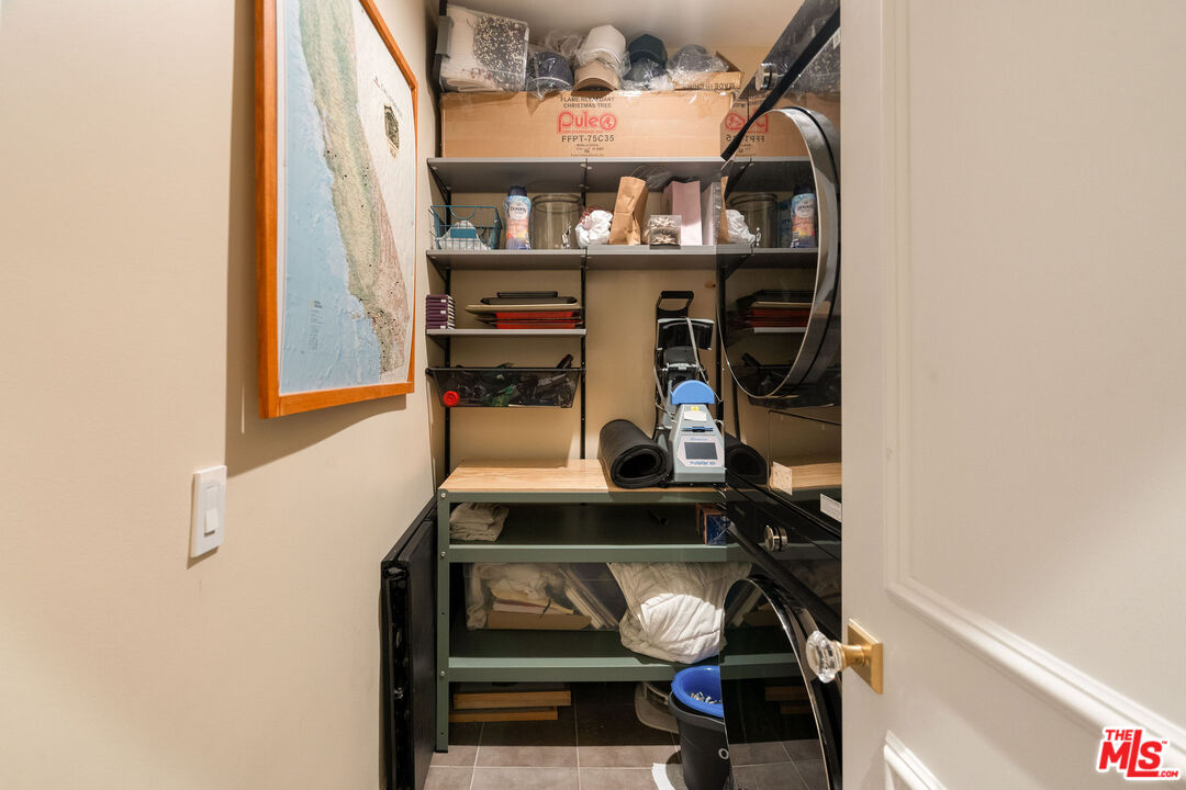 585 N Rossmore Ave Unit: 407