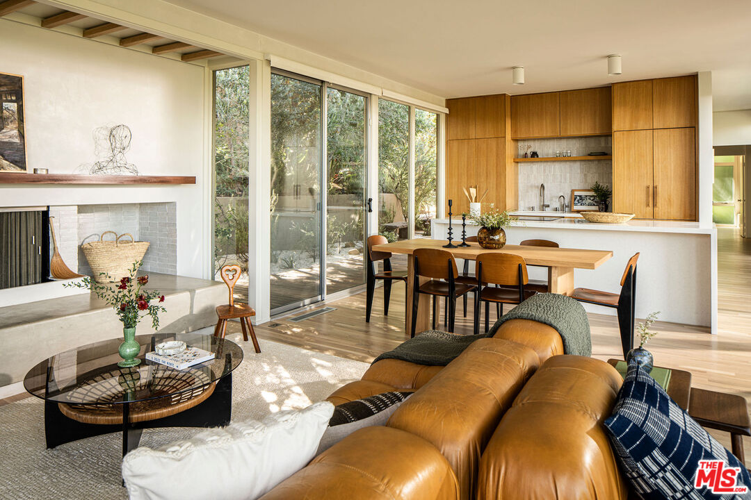 3640 Multiview Dr
