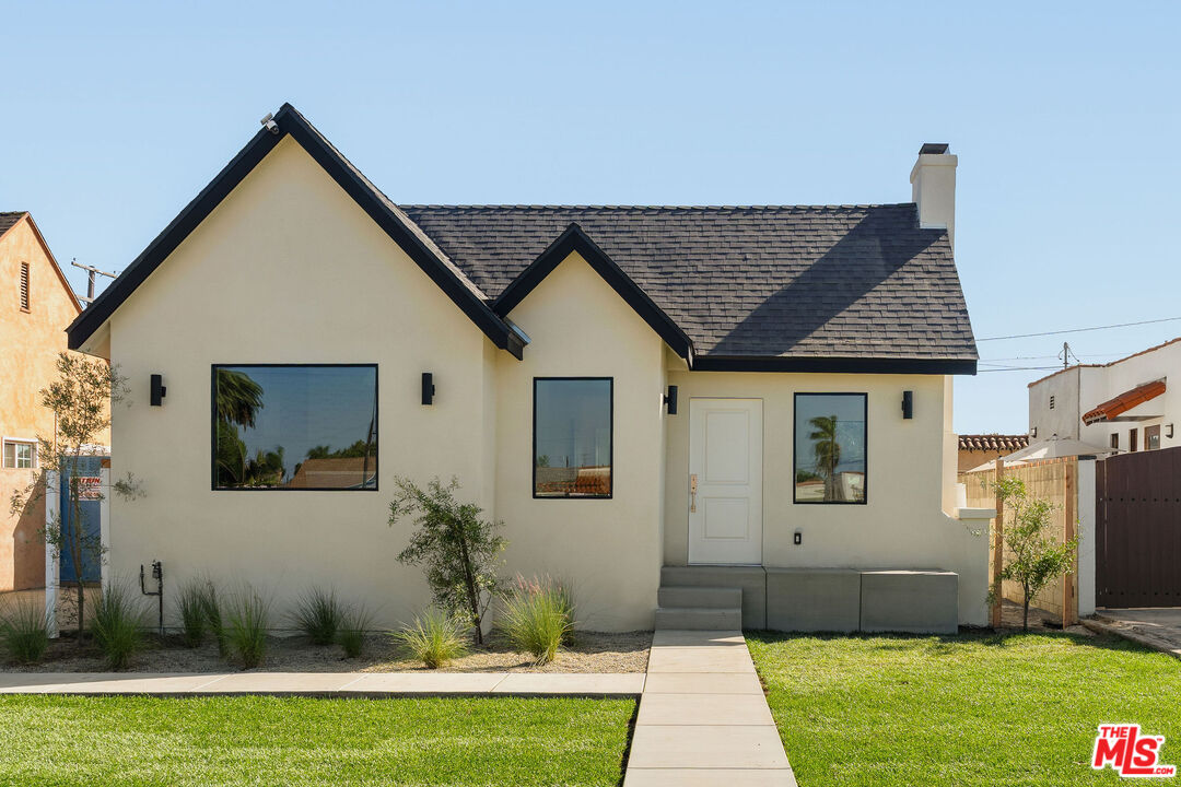 2228 W 76th St