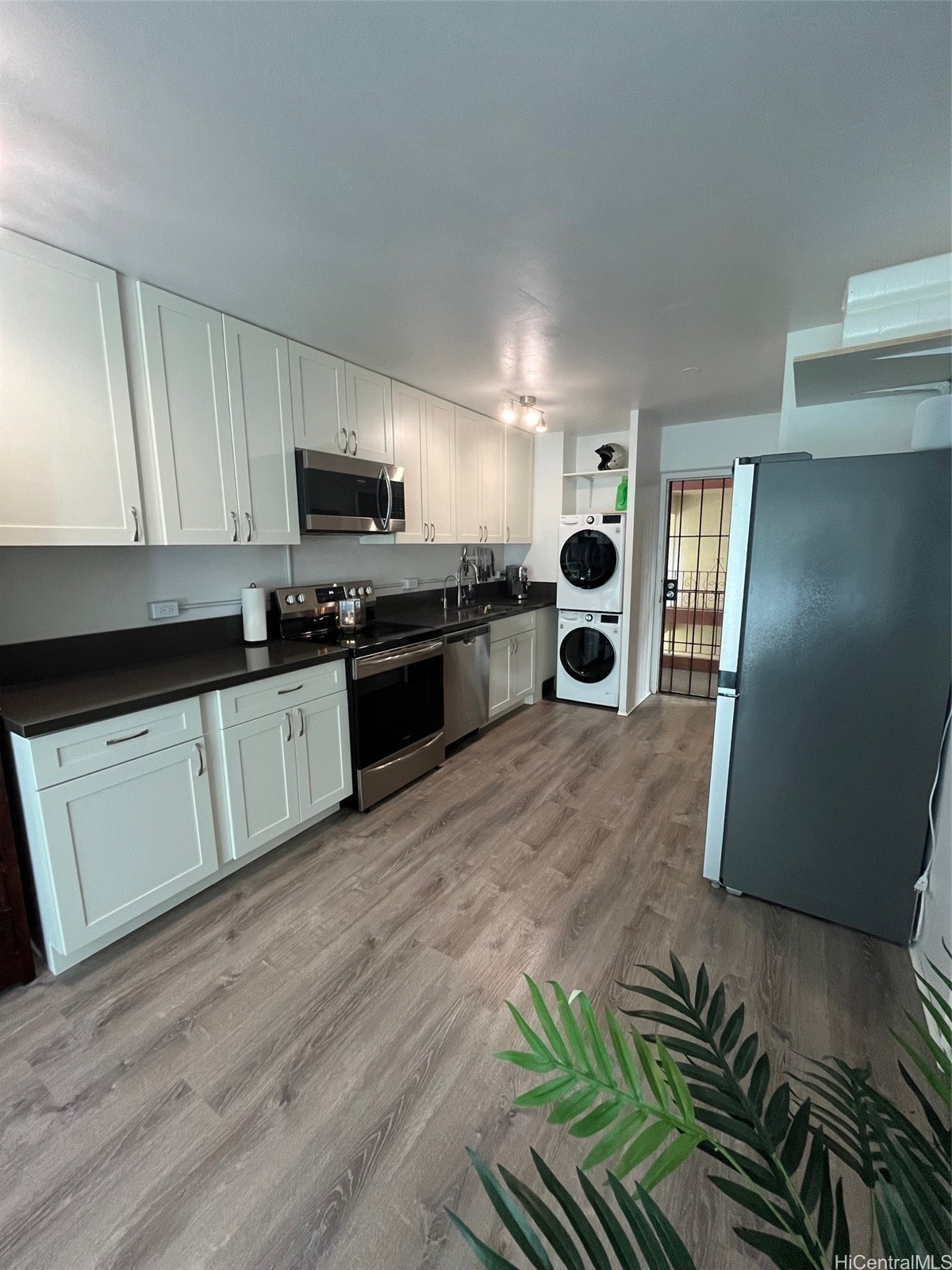 222 Kaiulani Avenue 303