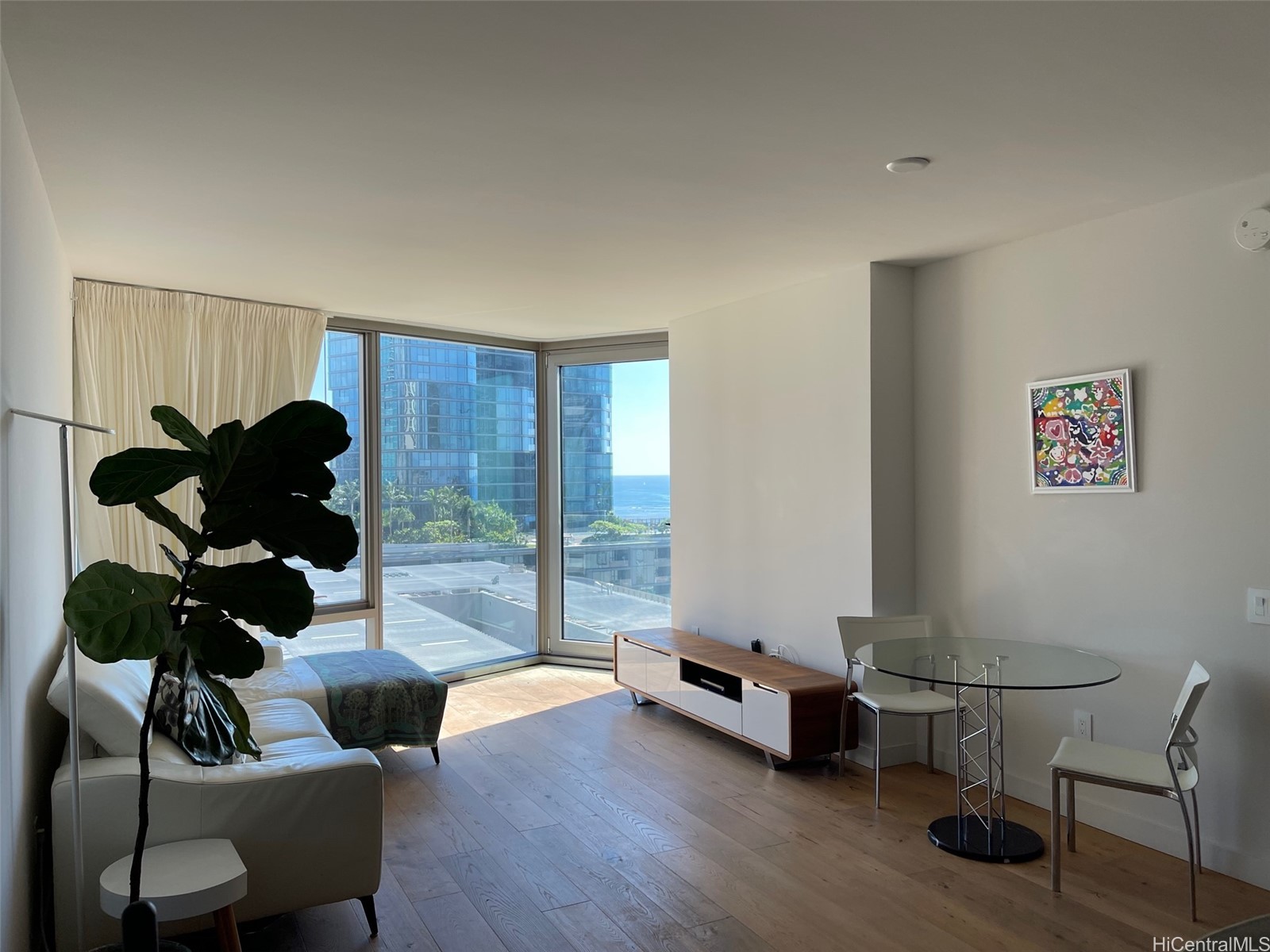 1001 Queen Street 1006