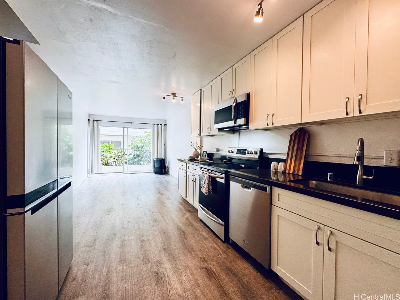 222 Kaiulani Avenue 303
