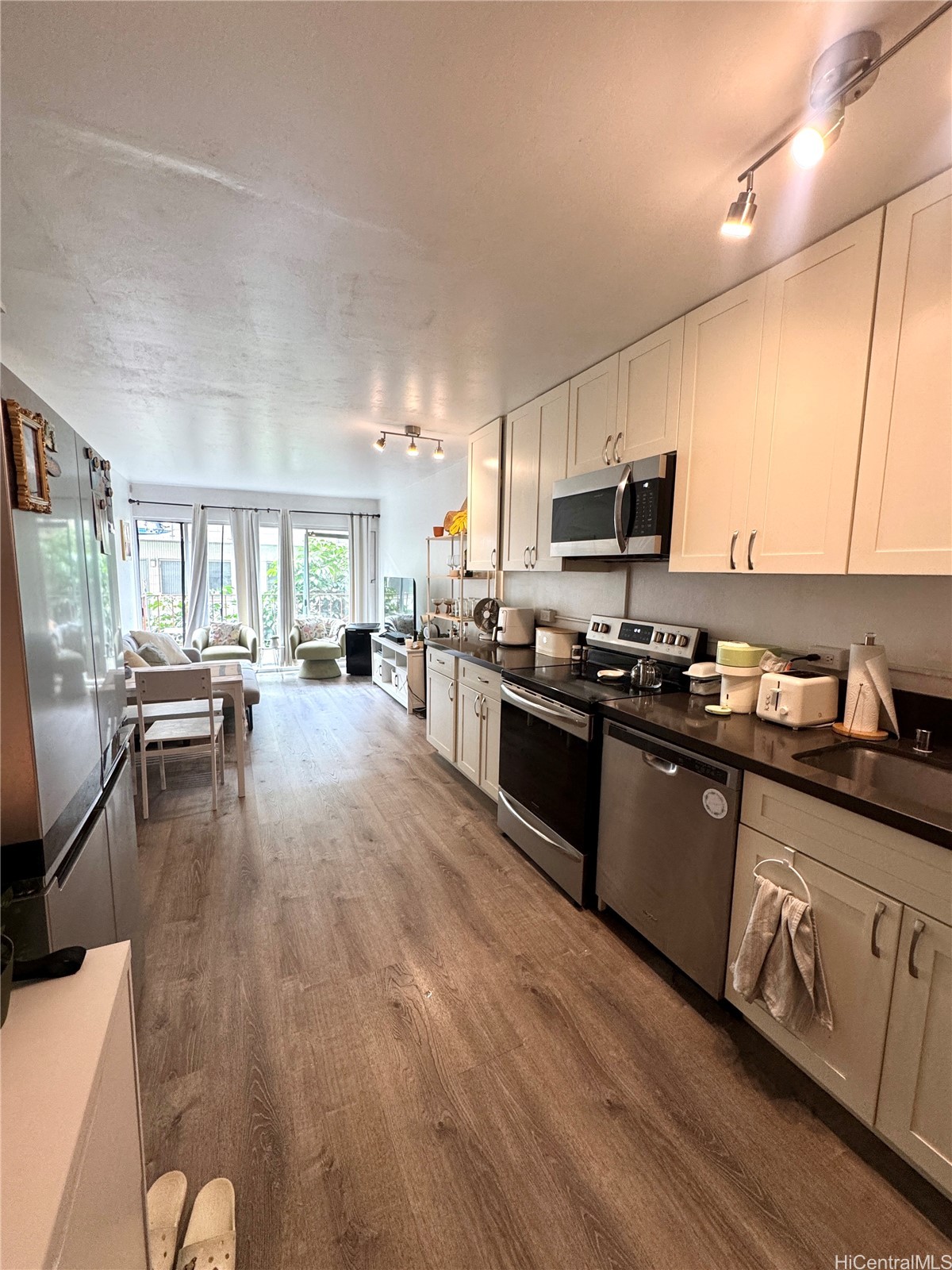 222 Kaiulani Avenue 303