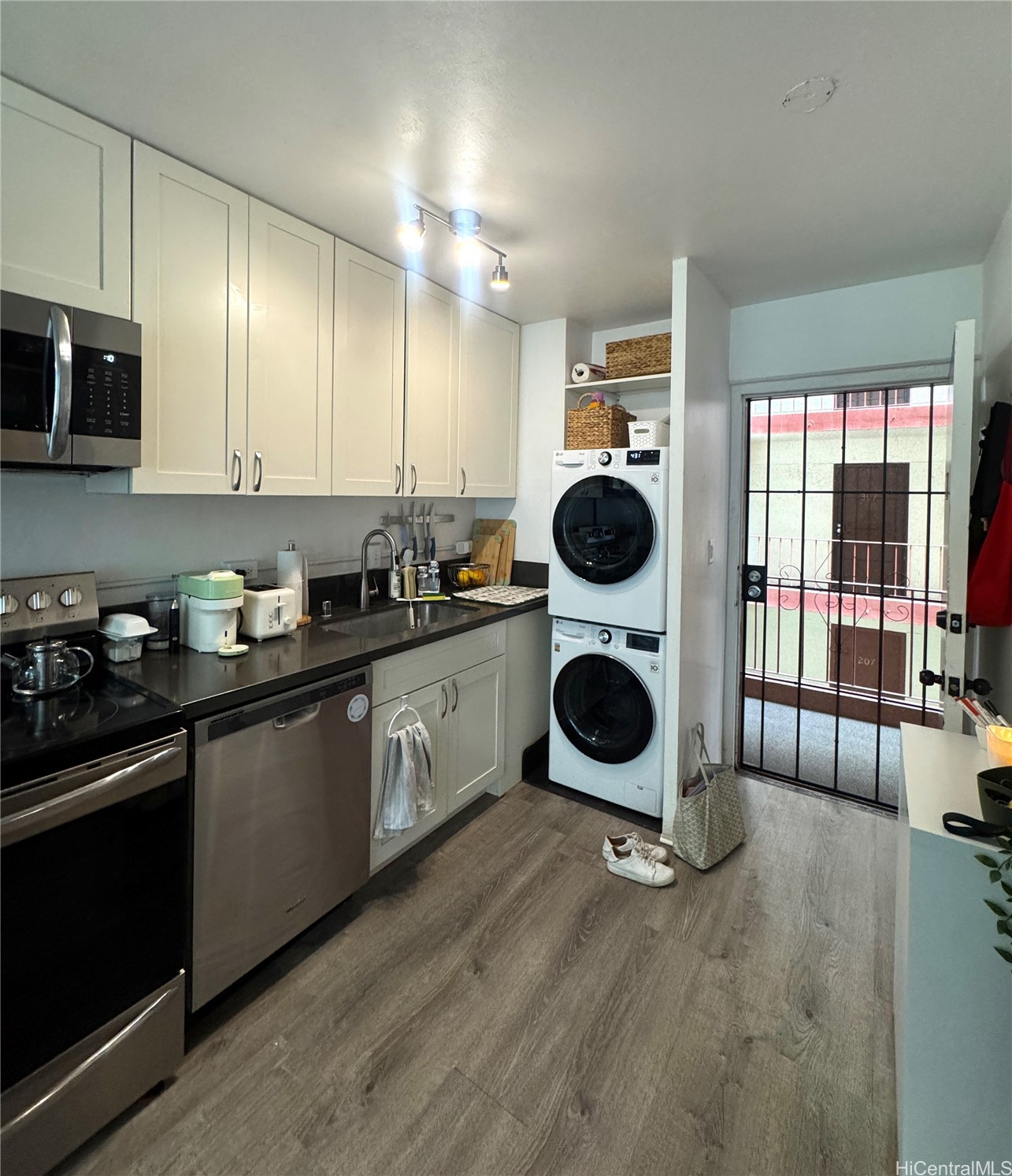 222 Kaiulani Avenue 303