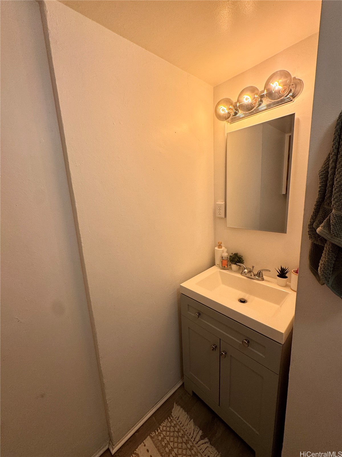 222 Kaiulani Avenue 303