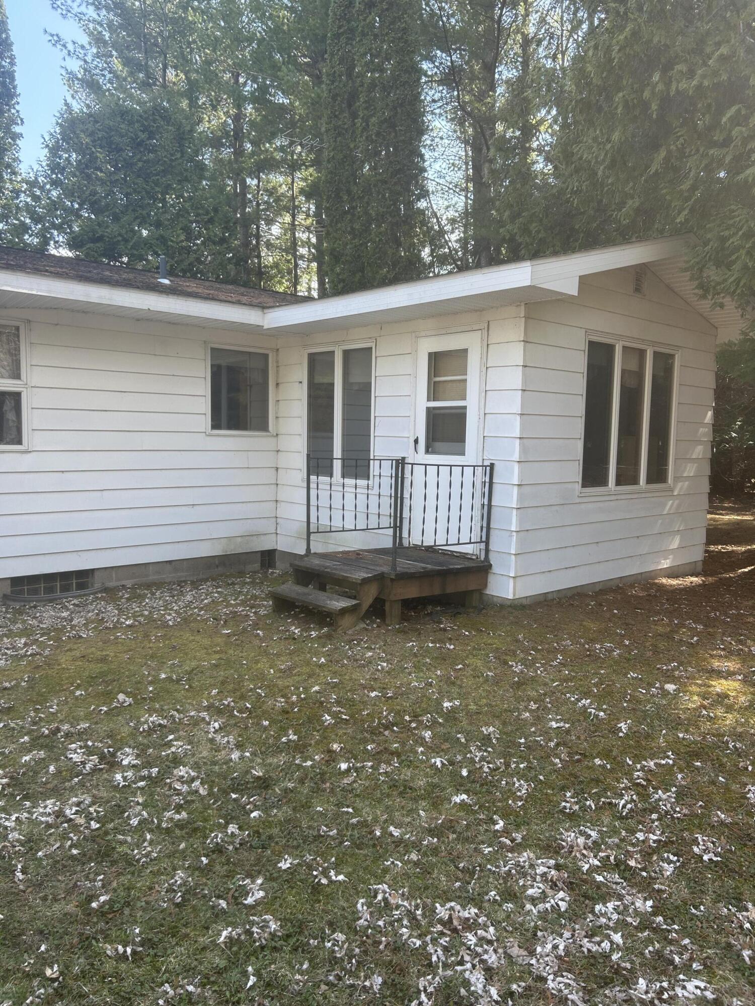 9291 N Straits Highway