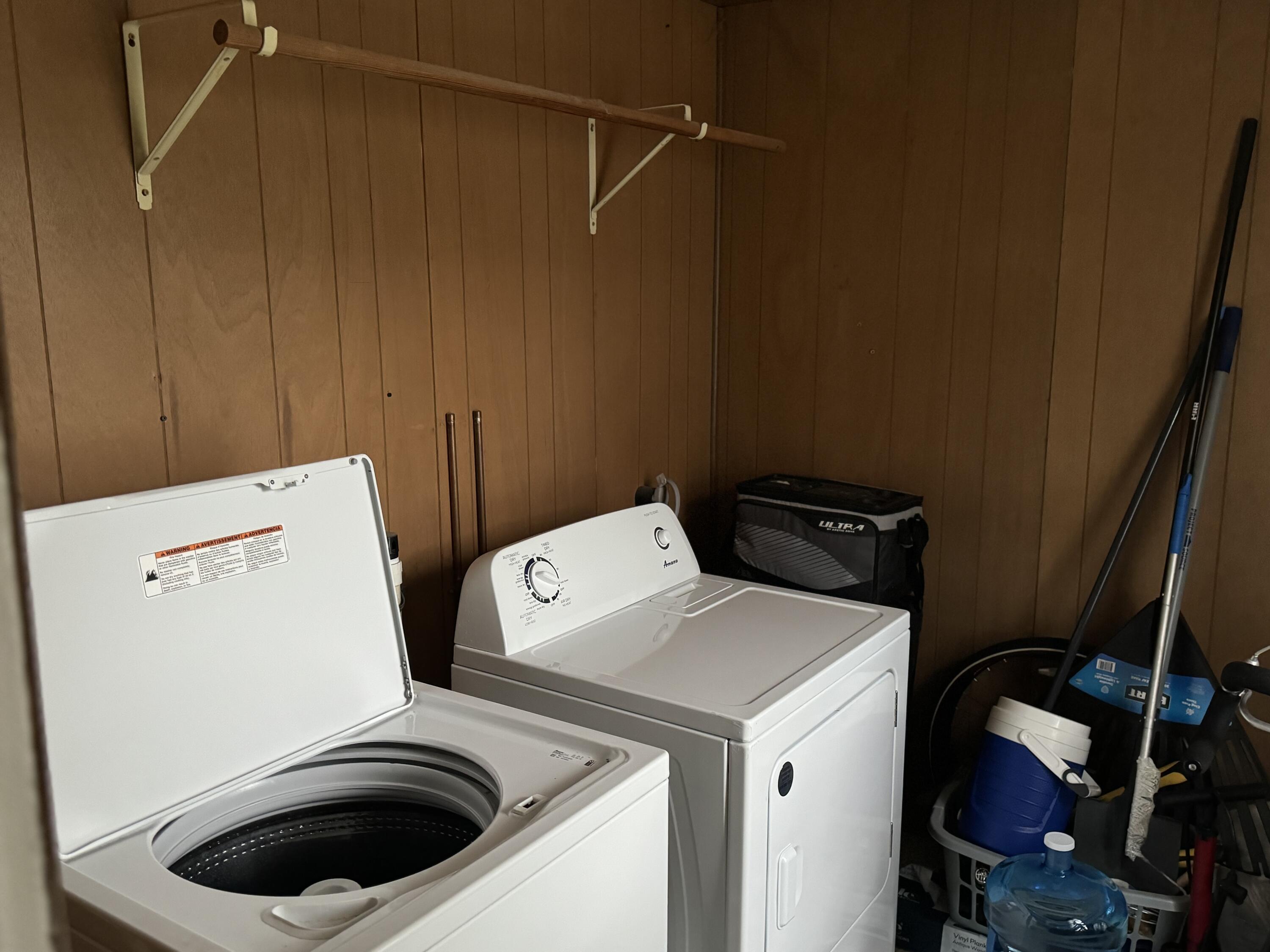 214 E Depeyster Street