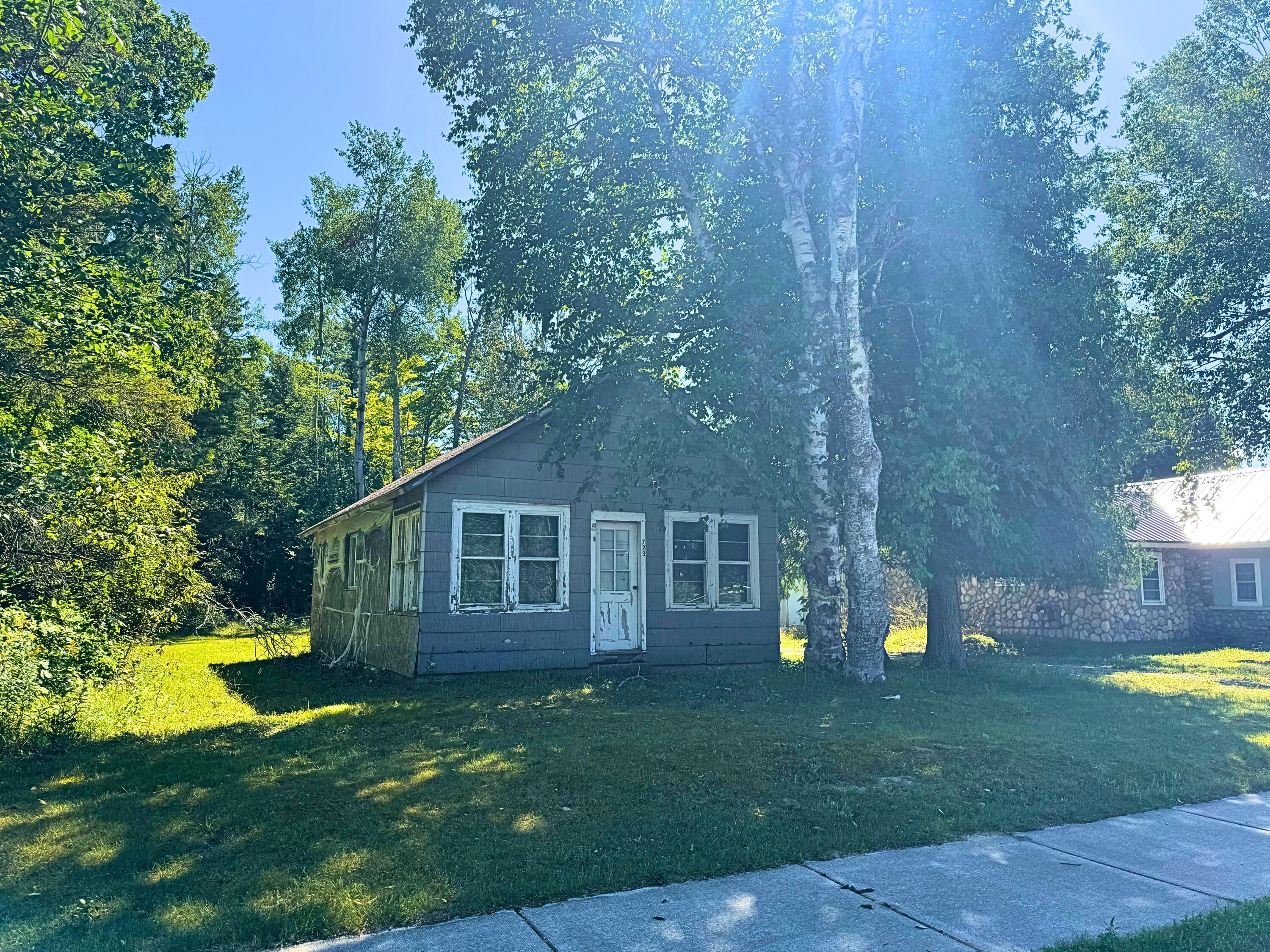 725 & 723 W Central Avenue