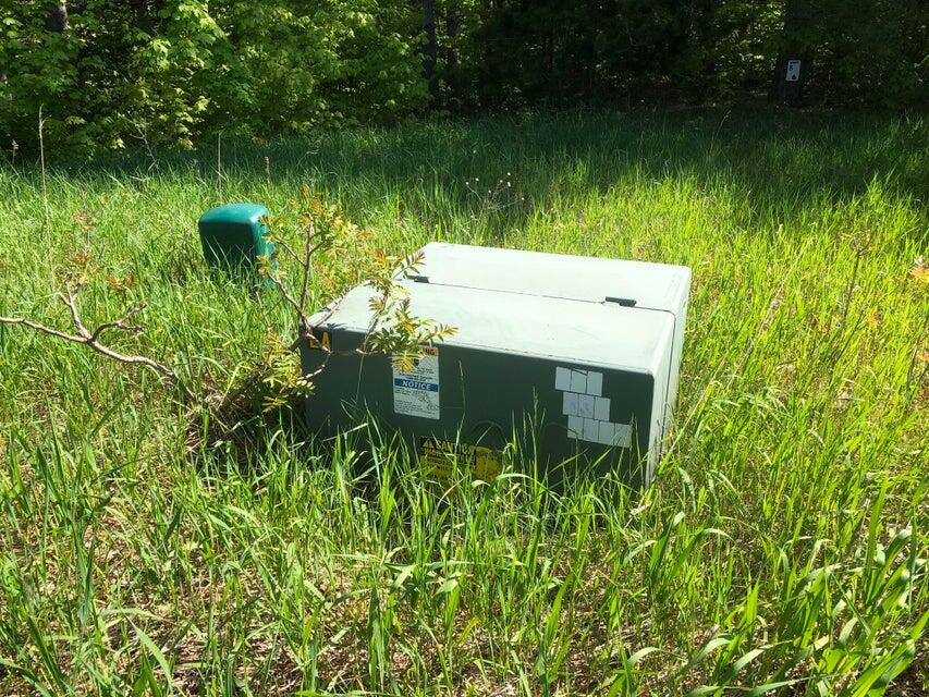 1975 &1995 Clubhouse Drive