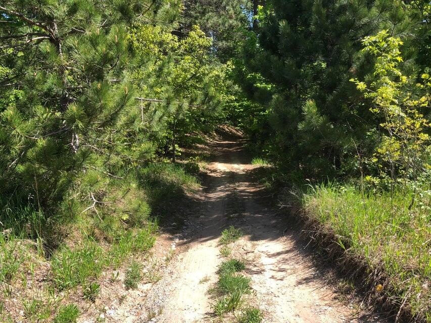 1975 &1995 Clubhouse Drive