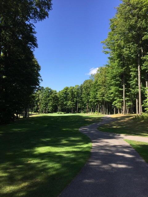 1975 &1995 Clubhouse Drive