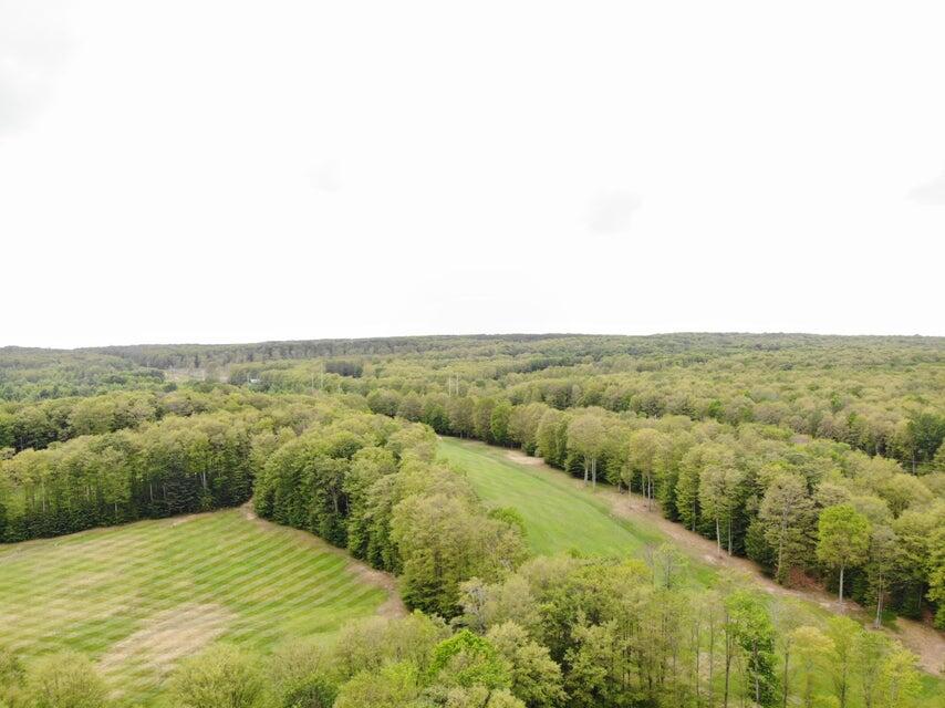 1975 &1995 Clubhouse Drive