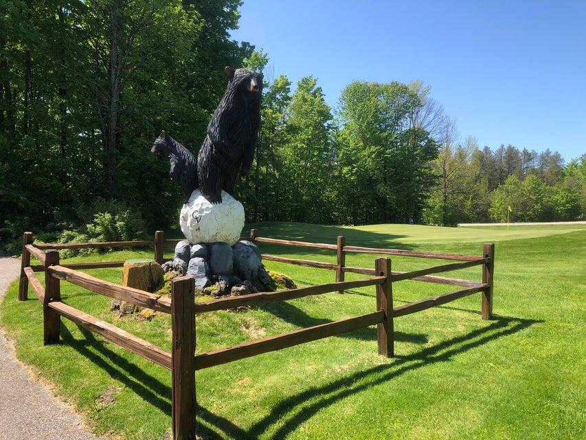 1975 &1995 Clubhouse Drive