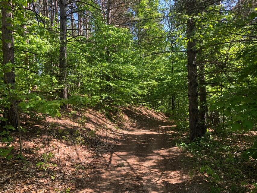 1975 &1995 Clubhouse Drive