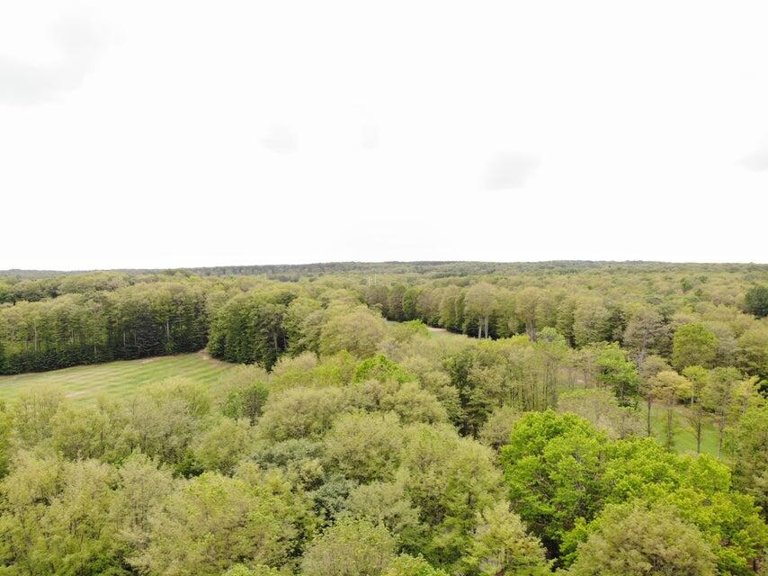 1975 &1995 Clubhouse Drive