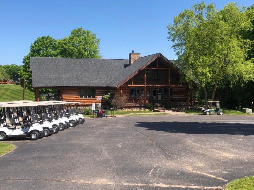 1975 &1995 Clubhouse Drive