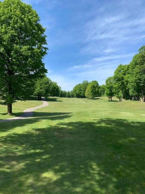 1975 &1995 Clubhouse Drive