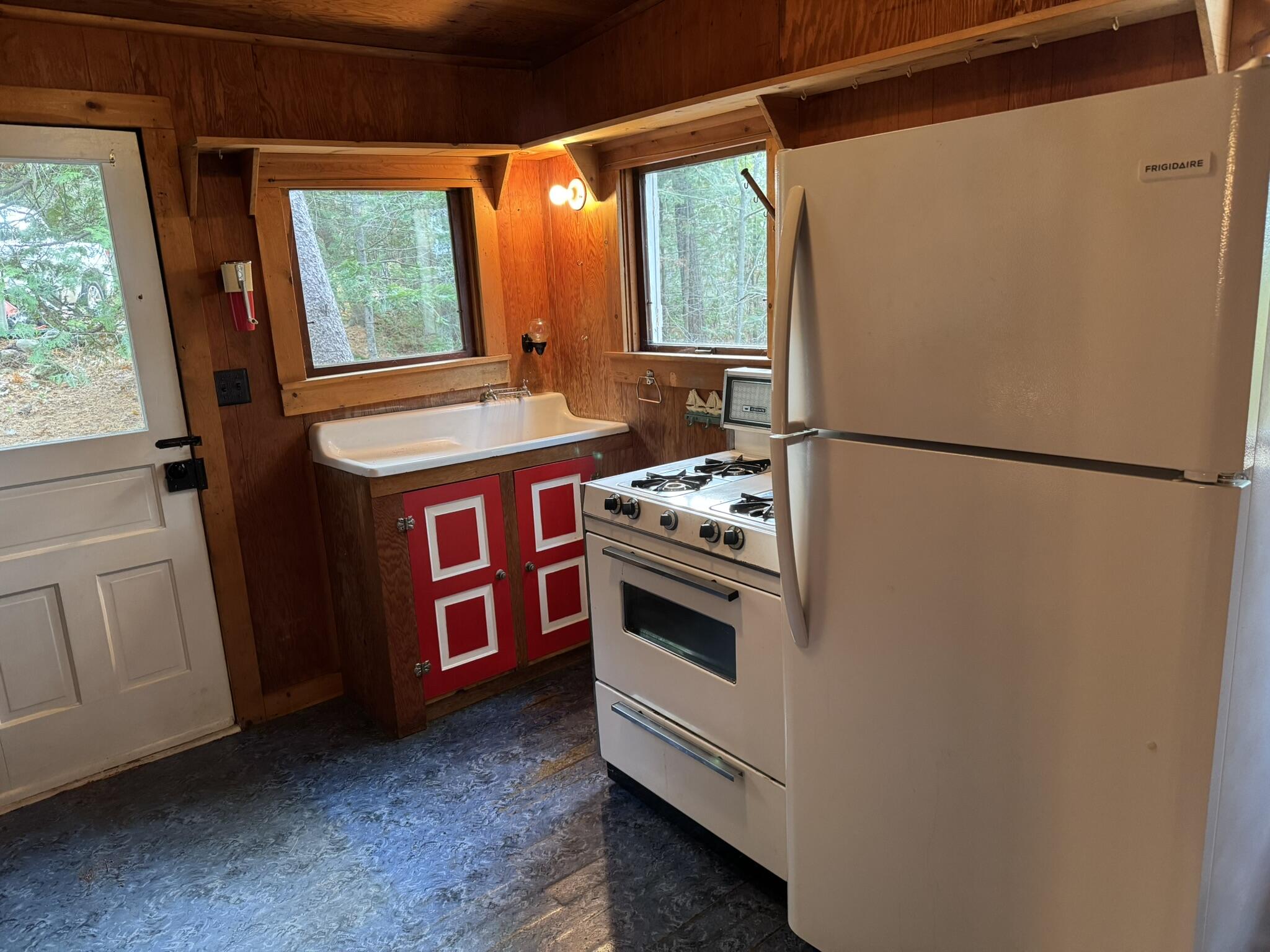 416 Lakeside Drive
