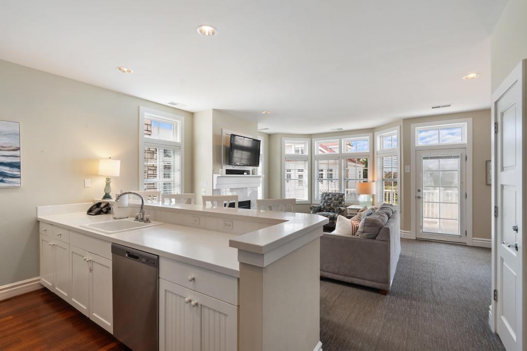 623 Lakeside Court, #23