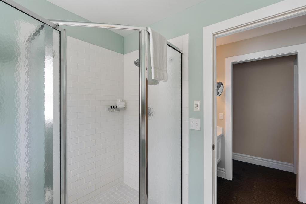 623 Lakeside Court, #23