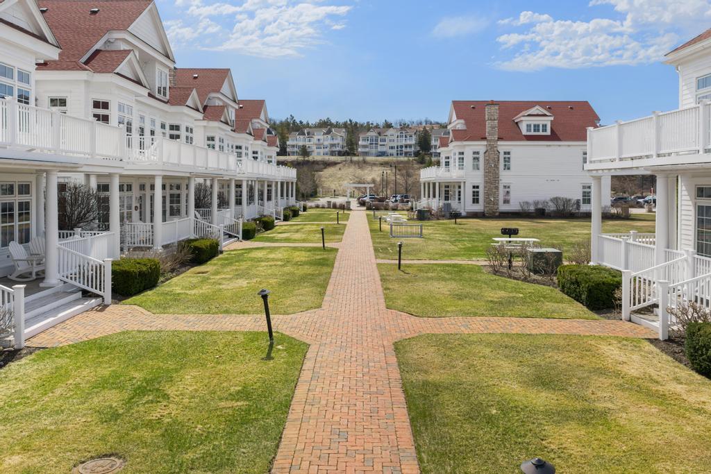 623 Lakeside Court, #23