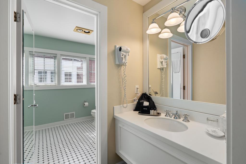 623 Lakeside Court, #23