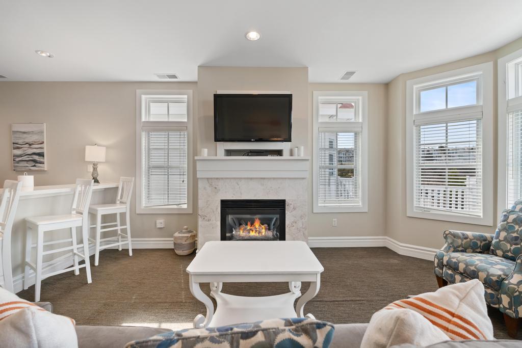 623 Lakeside Court, #23
