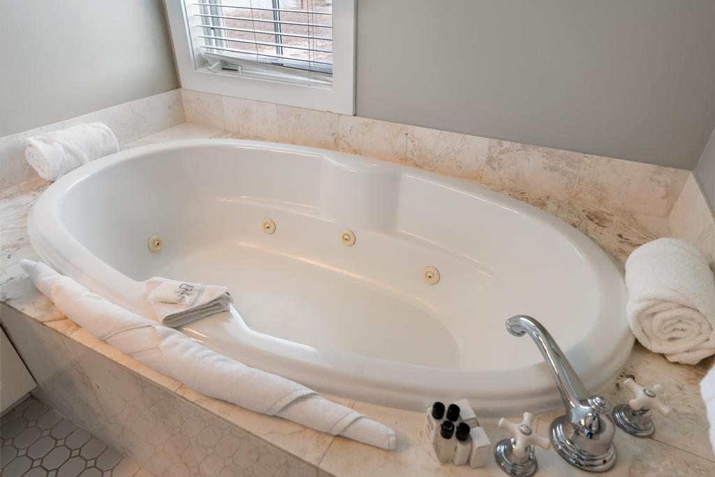 623 Lakeside Court, #23