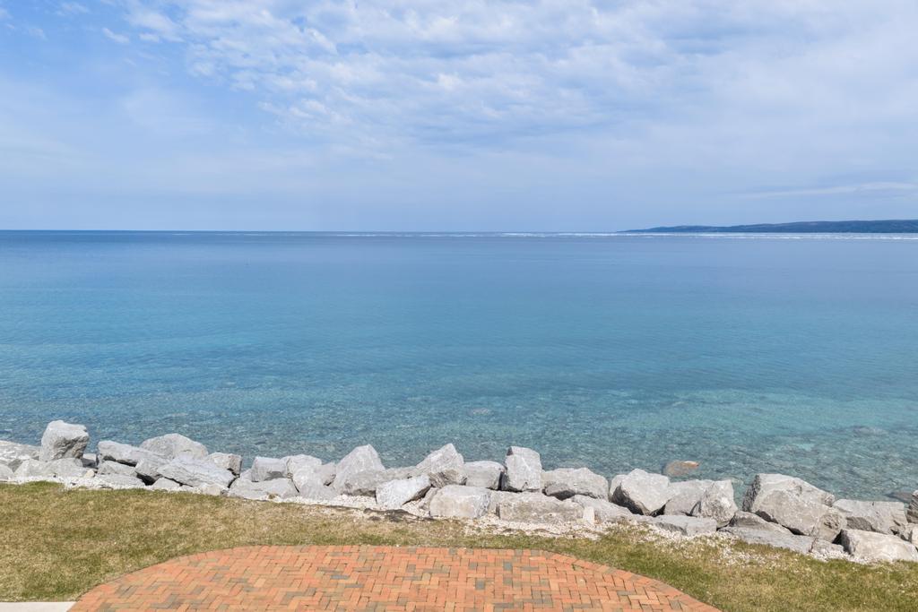 623 Lakeside Court, #23