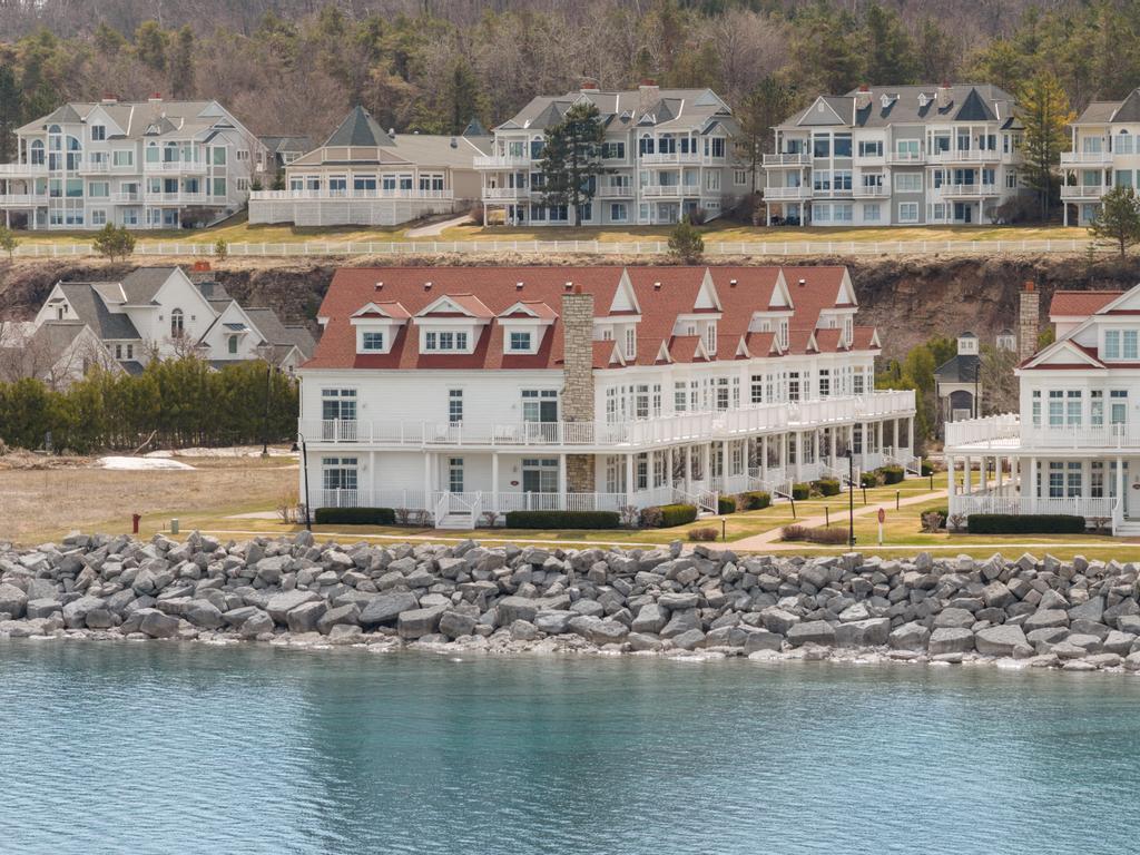 623 Lakeside Court, #23