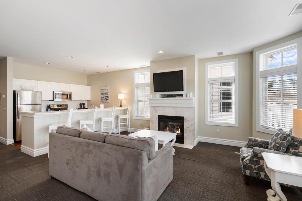 623 Lakeside Court, #23