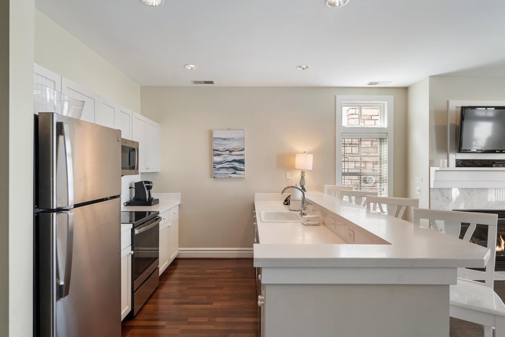 623 Lakeside Court, #23