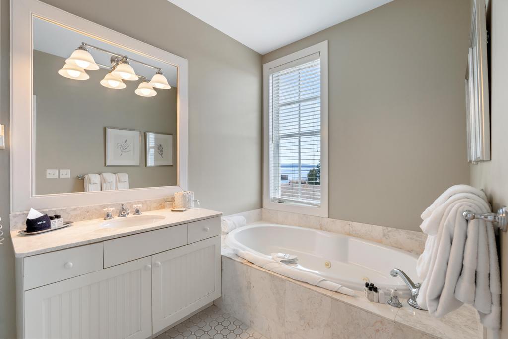 623 Lakeside Court, #23