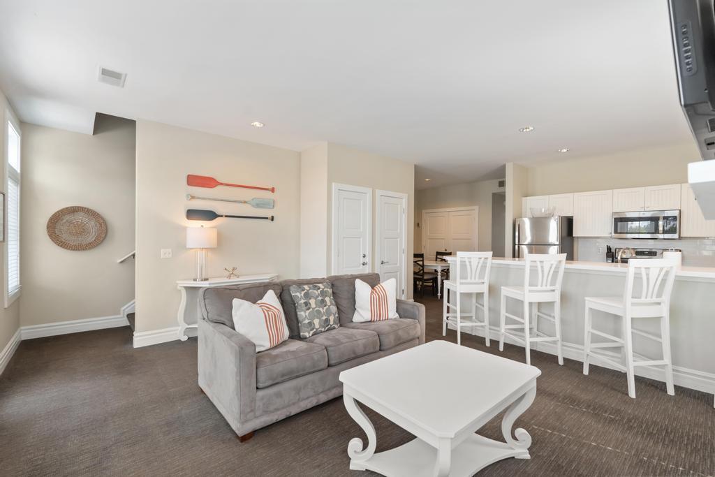 623 Lakeside Court, #23