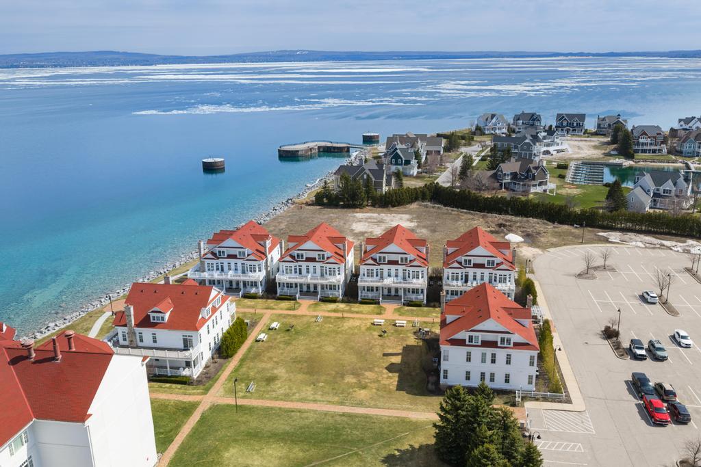 623 Lakeside Court, #23