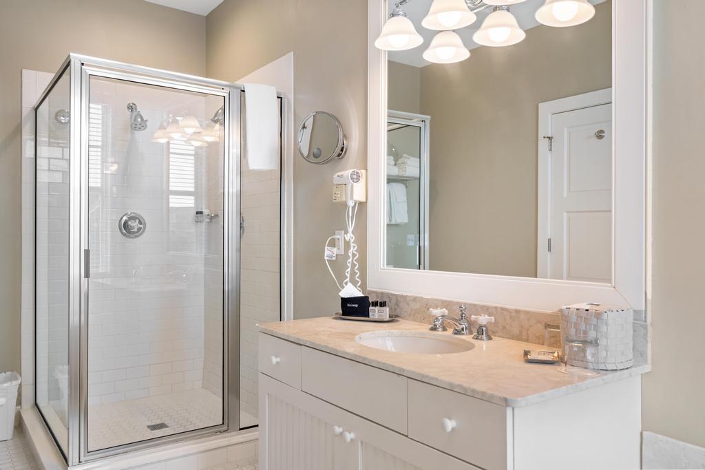 623 Lakeside Court, #23