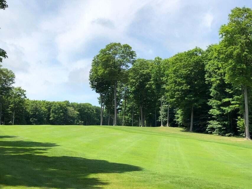 1975 &1995 Clubhouse Drive