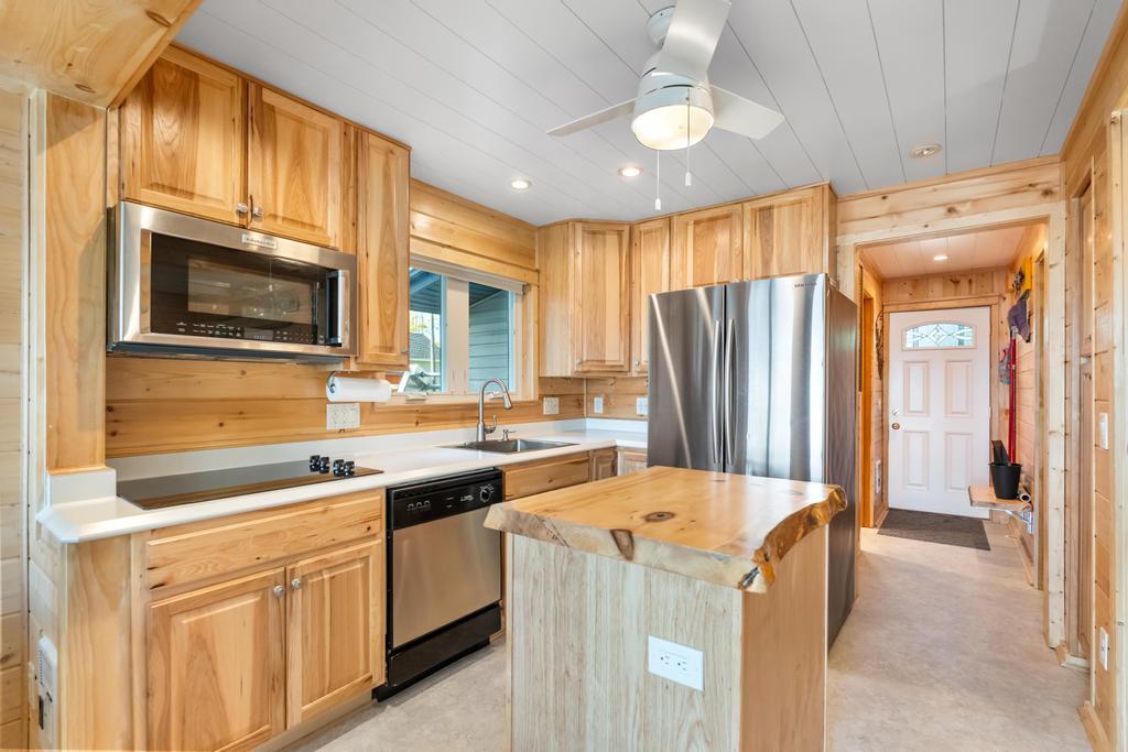 8470 Silver Strand Road