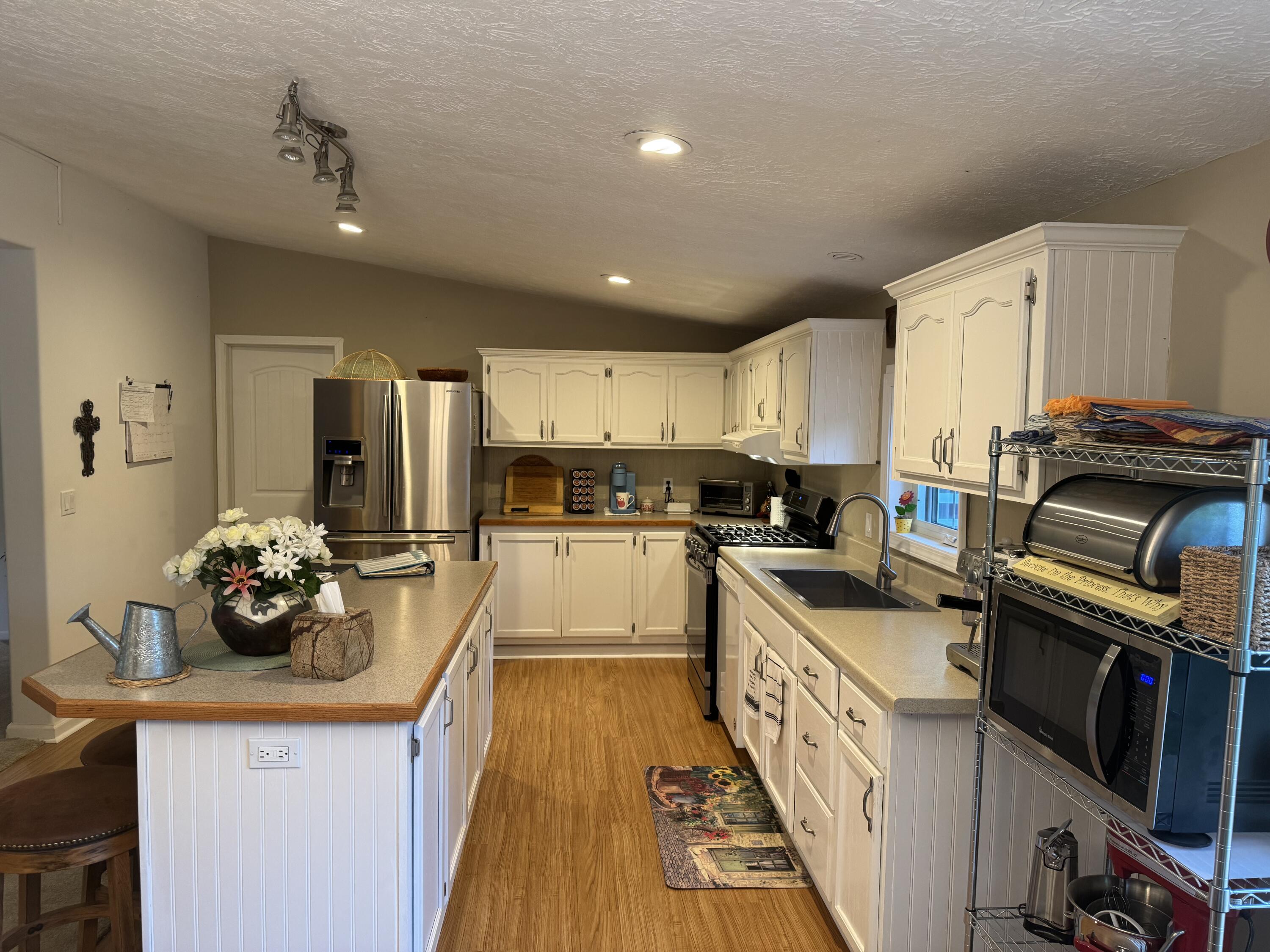 10590 N Hayes Lane