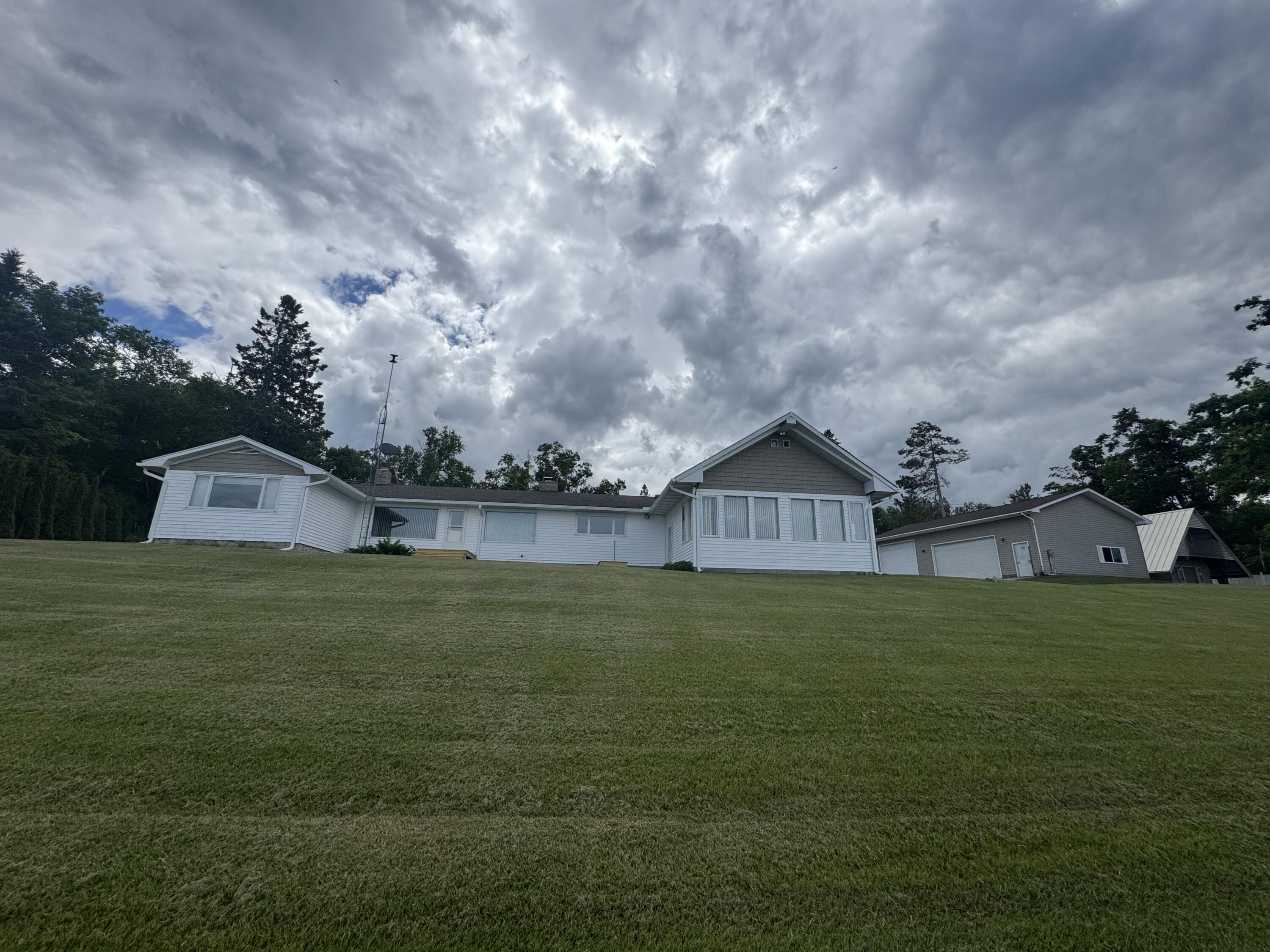 7096 W US-23