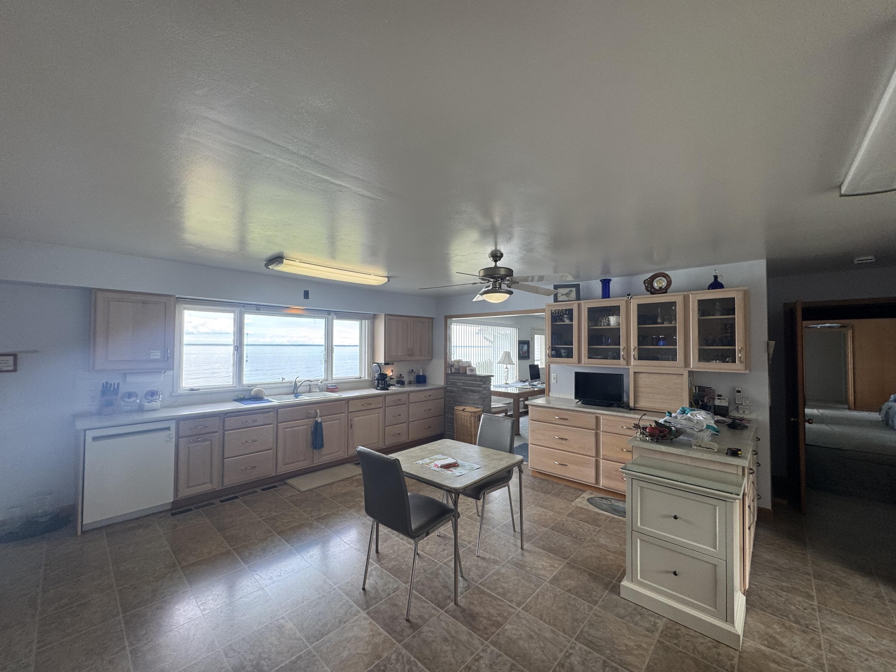 7096 W US-23