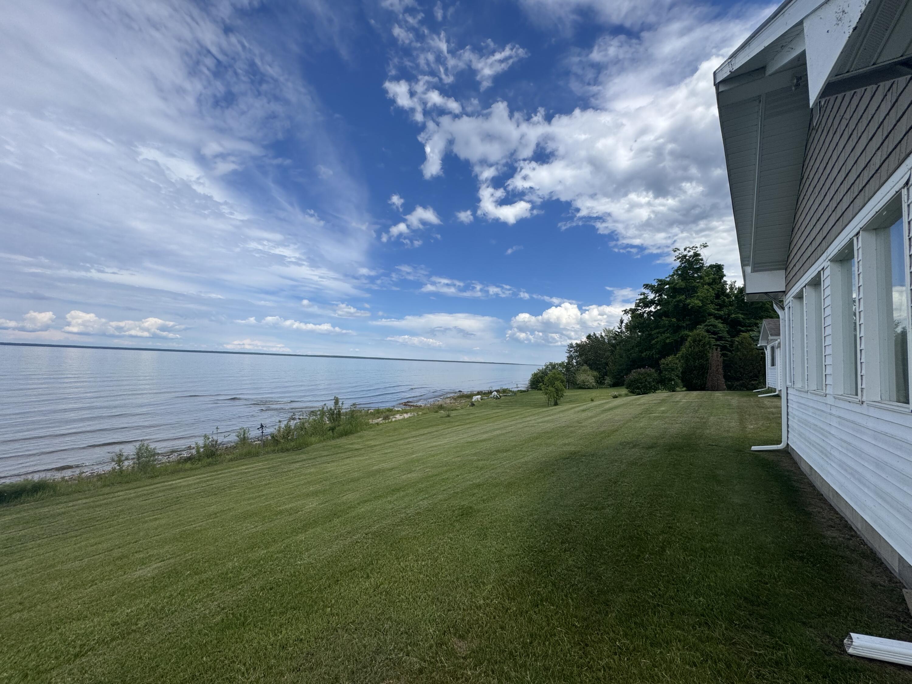 7096 W US-23