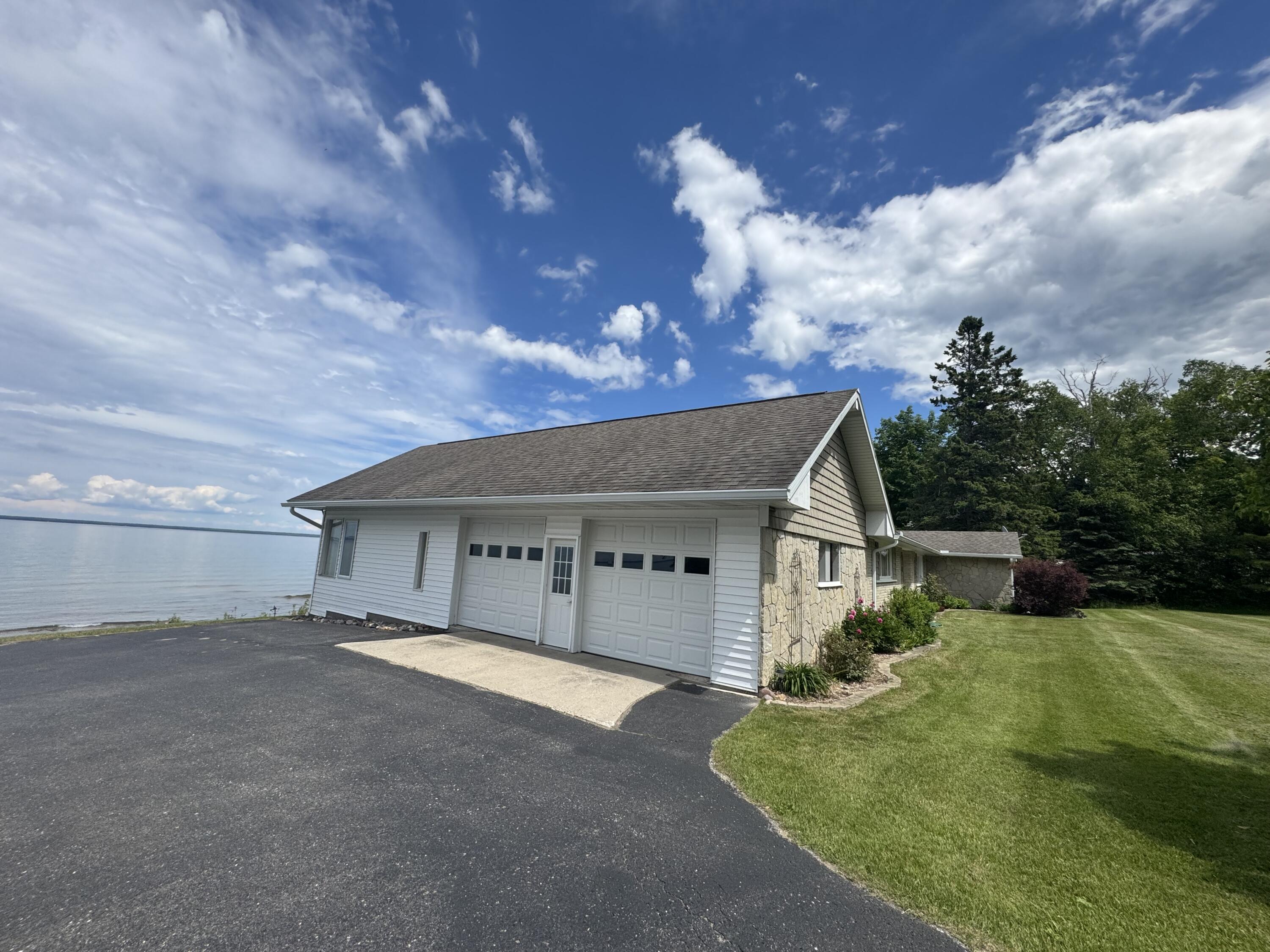 7096 W US-23