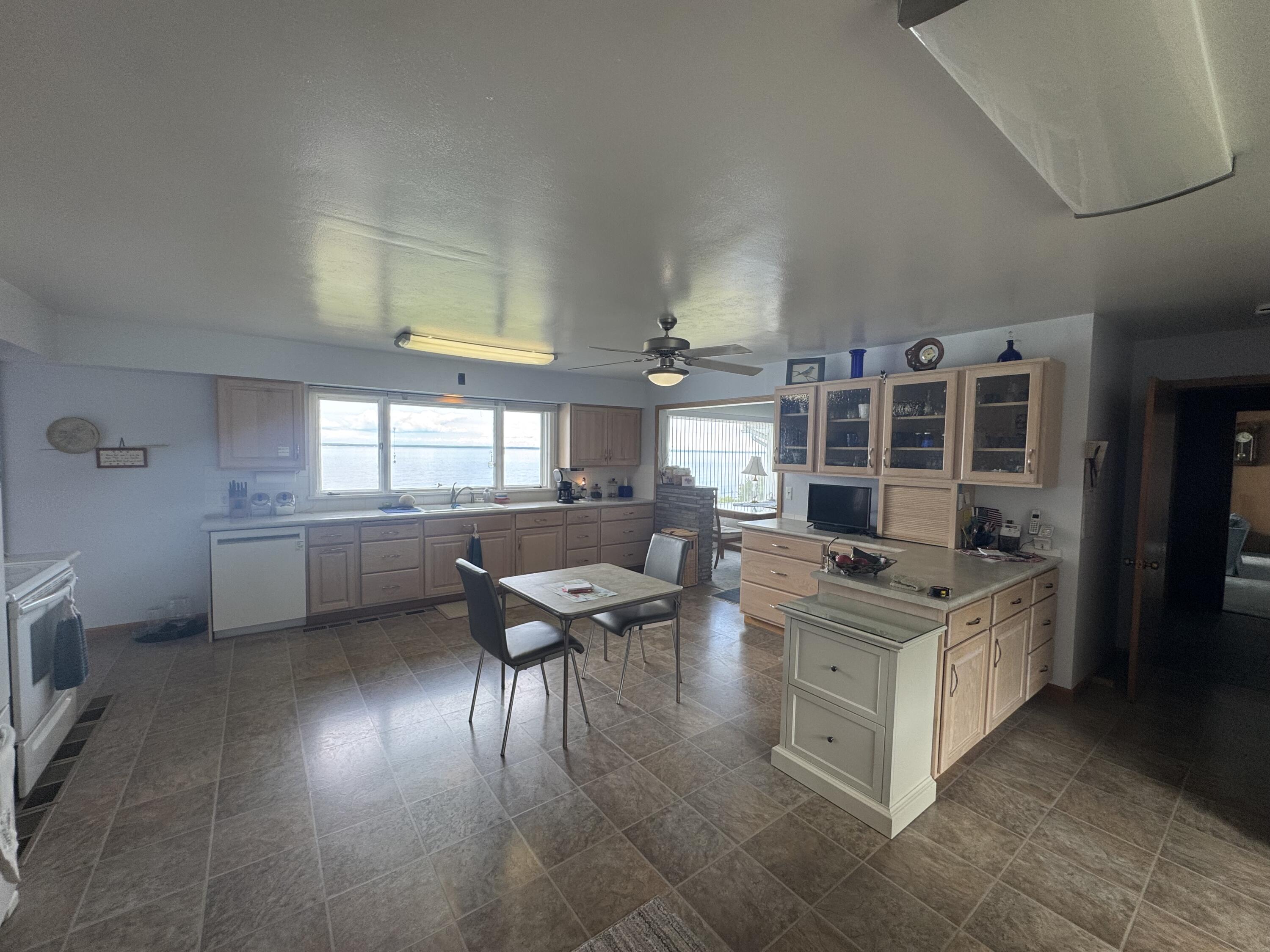 7096 W US-23