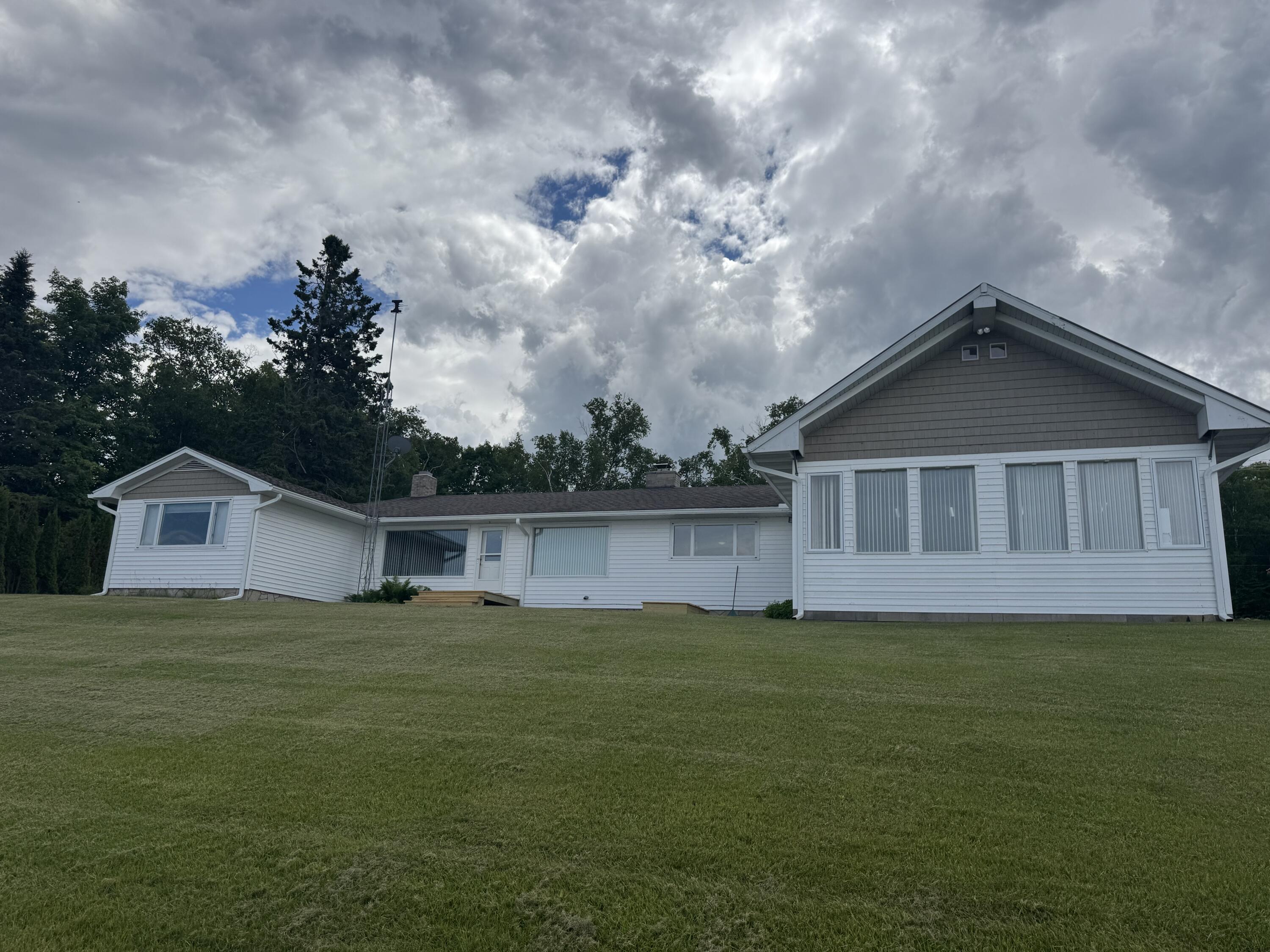 7096 W US-23