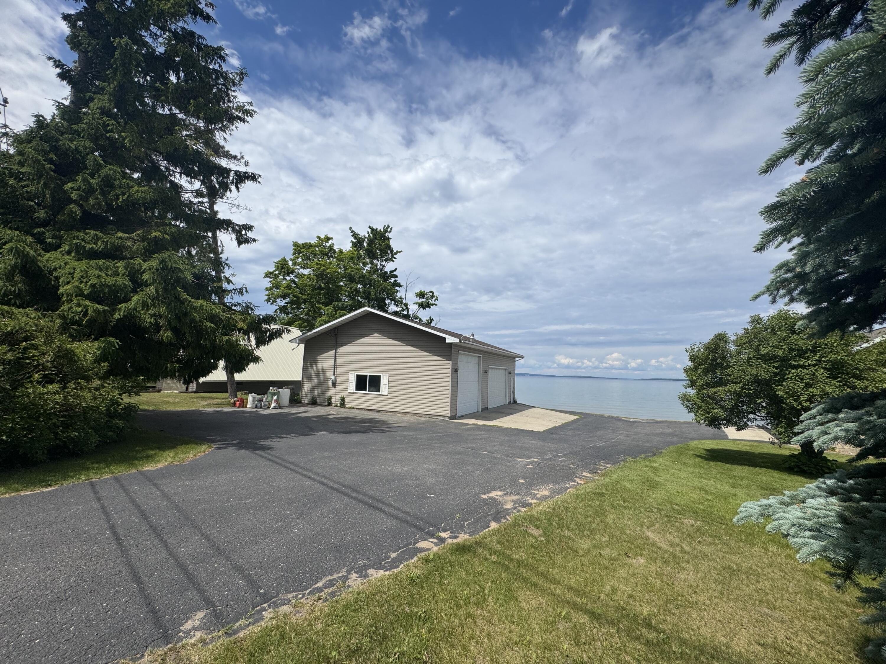 7096 W US-23
