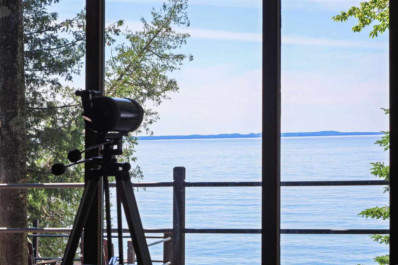 11009 Lakeshore Drive