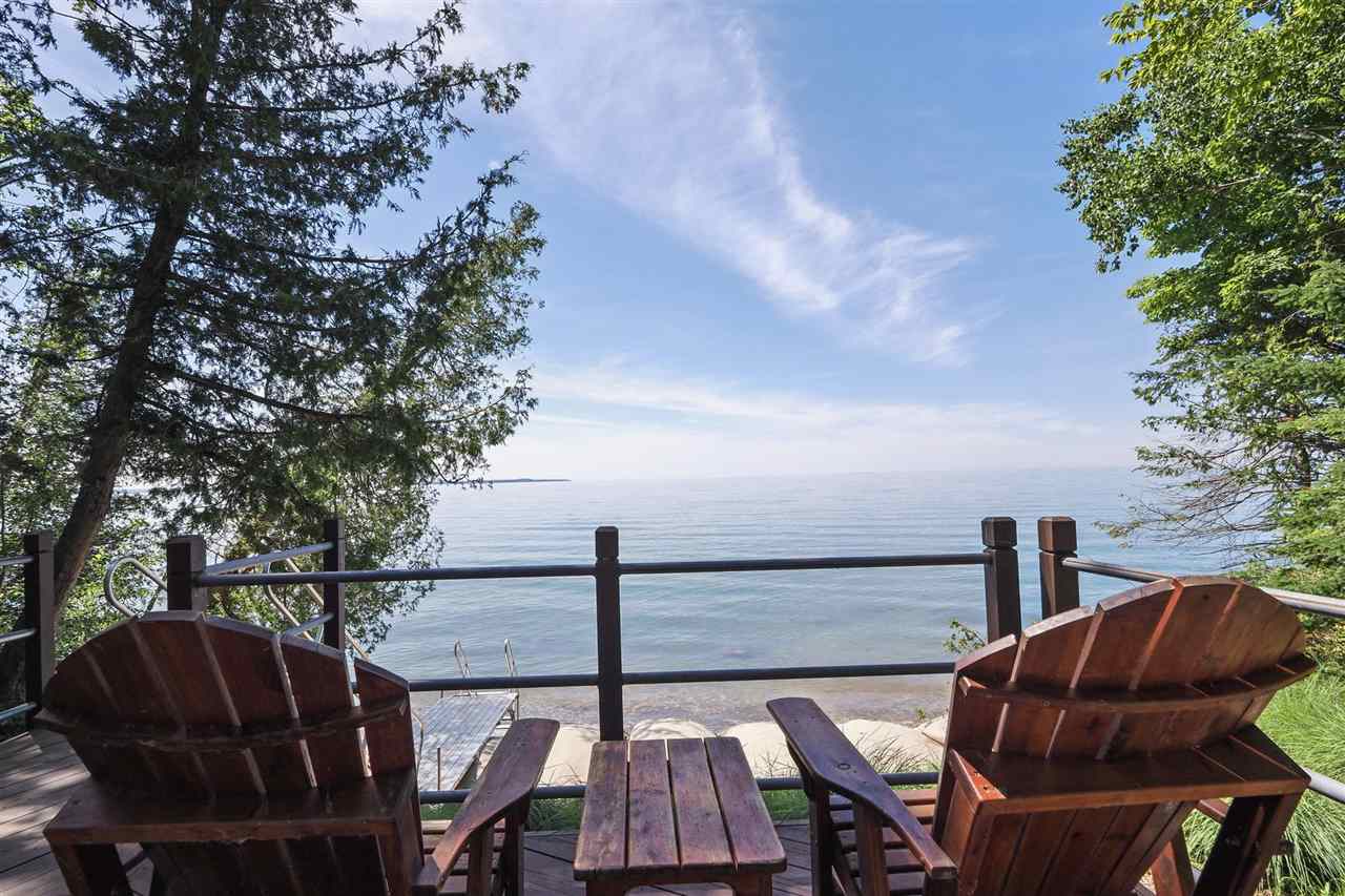 11009 Lakeshore Drive