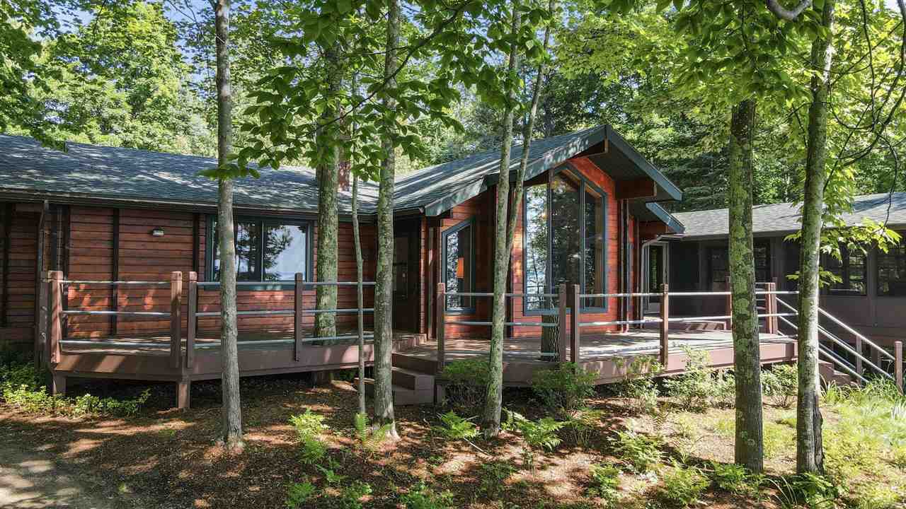 11009 Lakeshore Drive